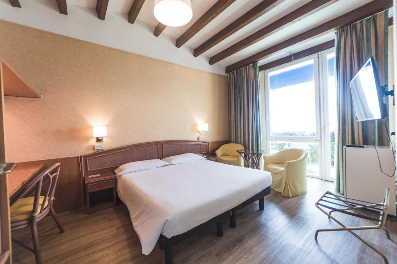 Hotel Santa Maria Кьявари Экстерьер фото
