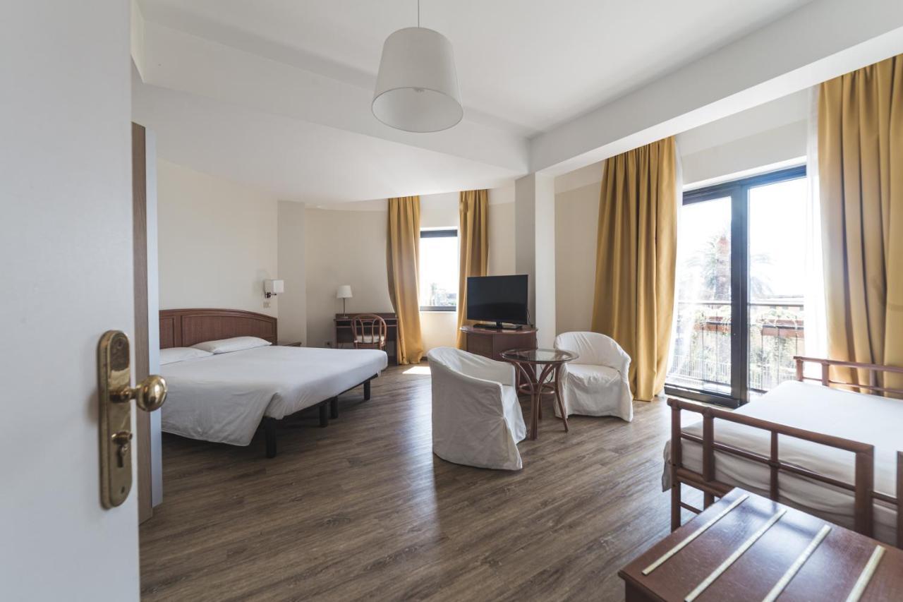Hotel Santa Maria Кьявари Экстерьер фото