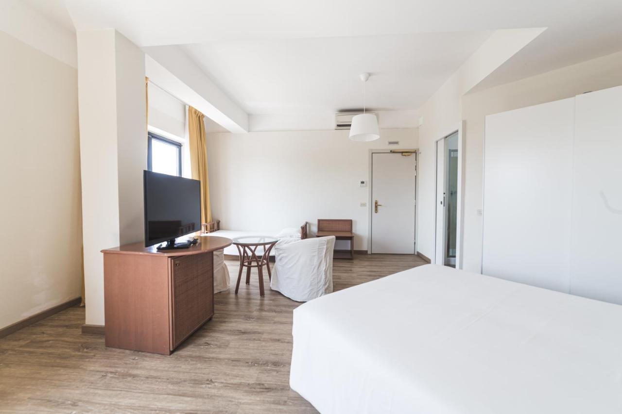 Hotel Santa Maria Кьявари Экстерьер фото