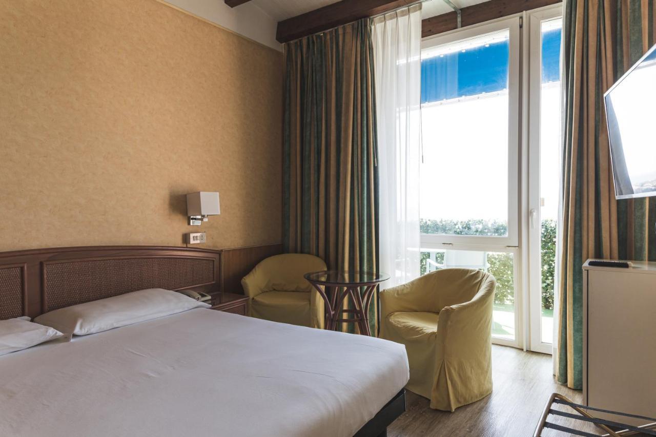 Hotel Santa Maria Кьявари Экстерьер фото