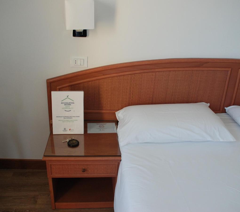 Hotel Santa Maria Кьявари Экстерьер фото