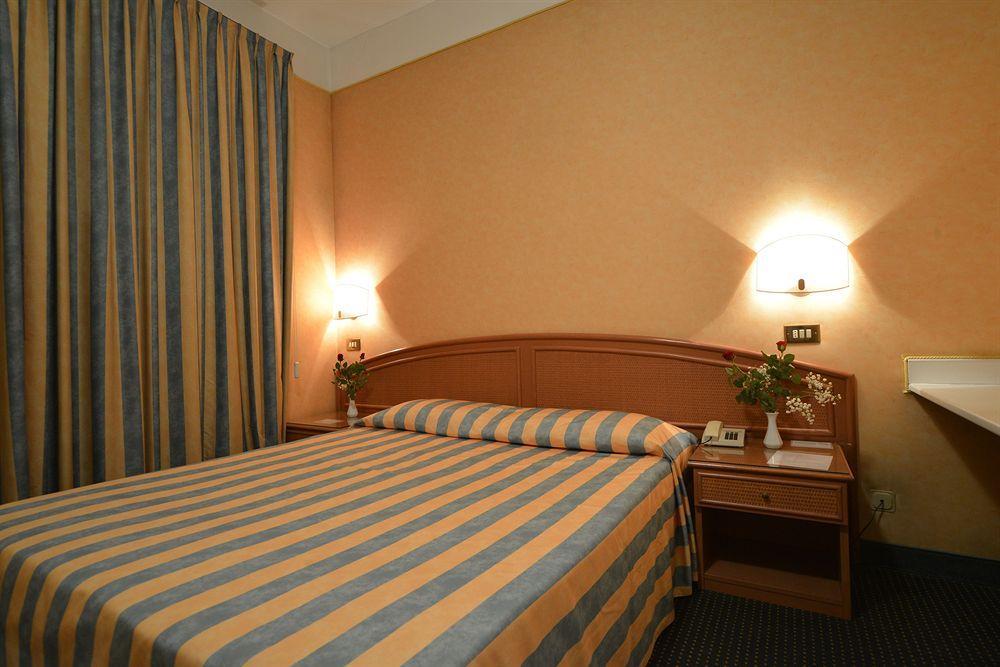 Hotel Santa Maria Кьявари Экстерьер фото