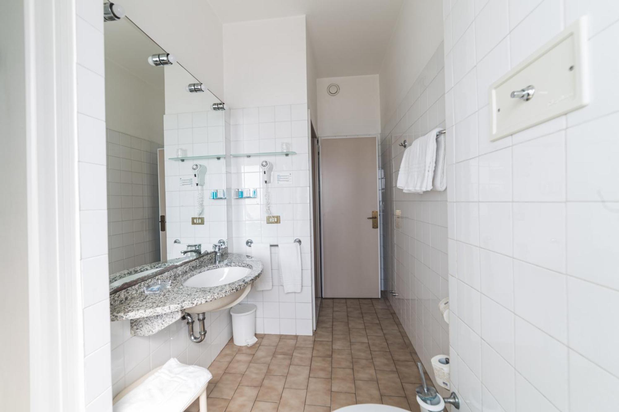 Hotel Santa Maria Кьявари Экстерьер фото
