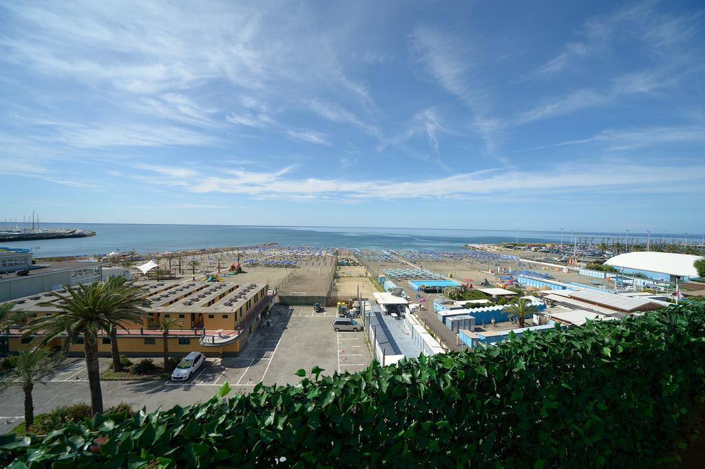 Hotel Santa Maria Кьявари Экстерьер фото